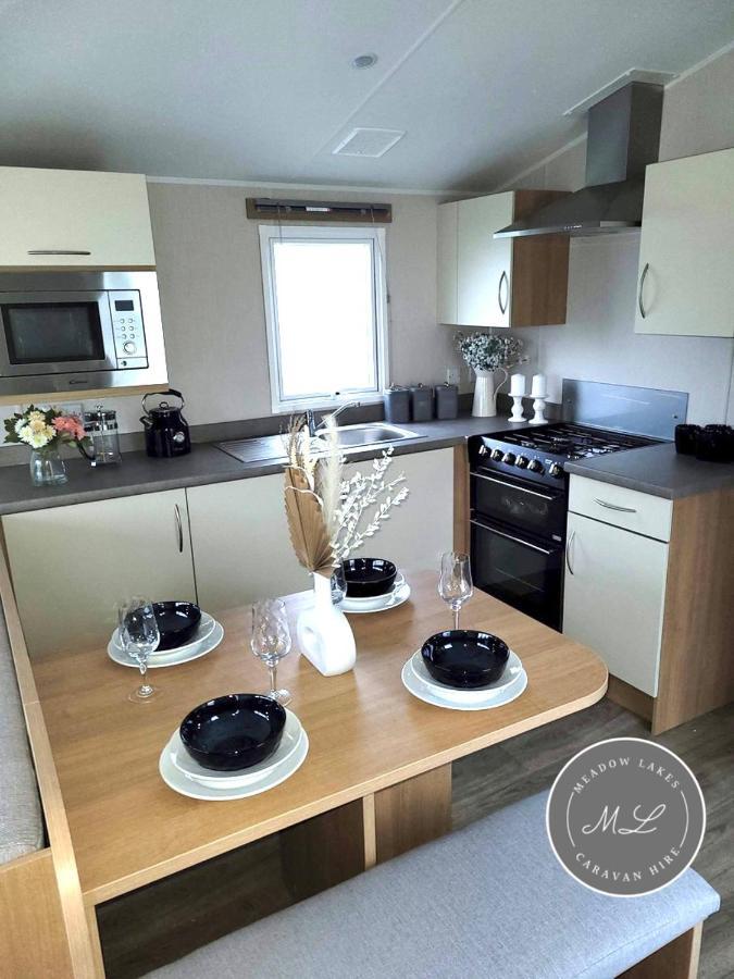 Palm Grove 181- Golden Palm - Pet Friendly, Wifi, Central Heating, Bed Linen - Meadow Lakes Caravan & Lodge Hire Chapel Saint Leonards Exteriör bild